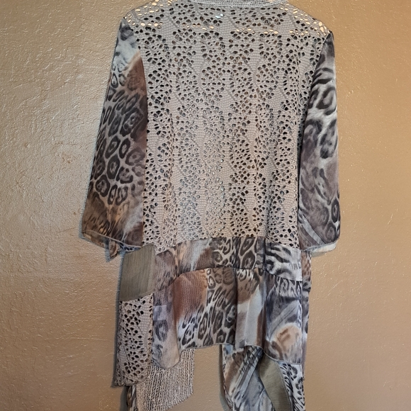 Open Front Cover - Picture 4 of 5